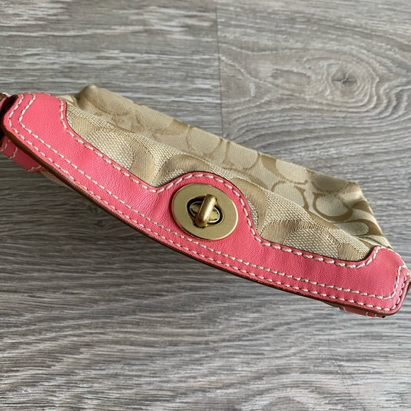 Coach Wristlet - Picture 3 of 4